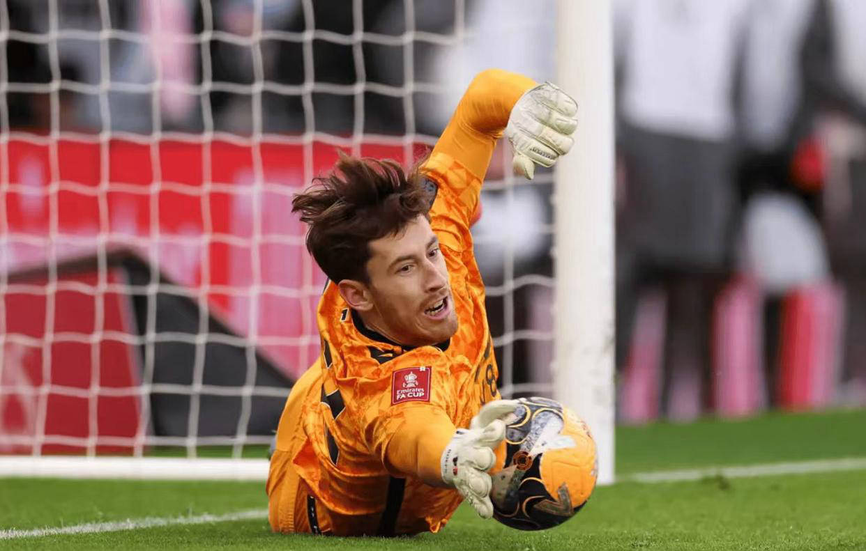 热刺宝藏门将维卡里奥：逆境中的稳固屏障