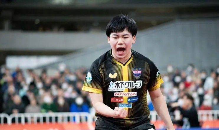 日本乒乓球锦标赛：张本智和4-3险胜前搭档，晋级四强，吉村真晴输给小将松岛辉空，早田希娜4-0横扫削球手