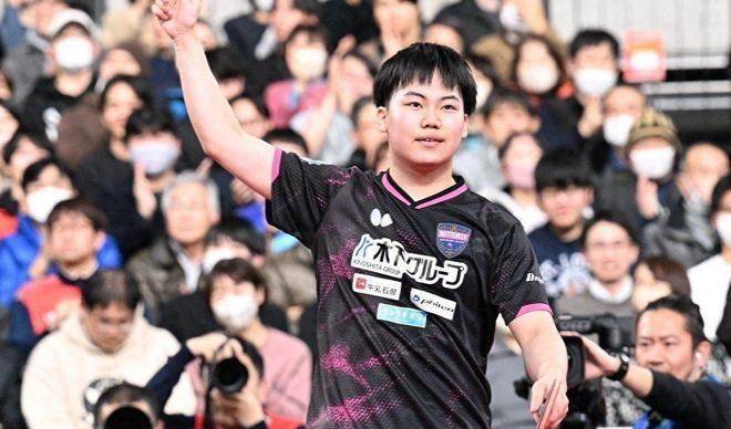 日本乒乓球锦标赛：张本智和4-3险胜前搭档，晋级四强，吉村真晴输给小将松岛辉空，早田希娜4-0横扫削球手