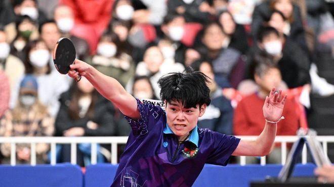 日本乒乓球锦标赛：张本智和4-3险胜前搭档，晋级四强，吉村真晴输给小将松岛辉空，早田希娜4-0横扫削球手